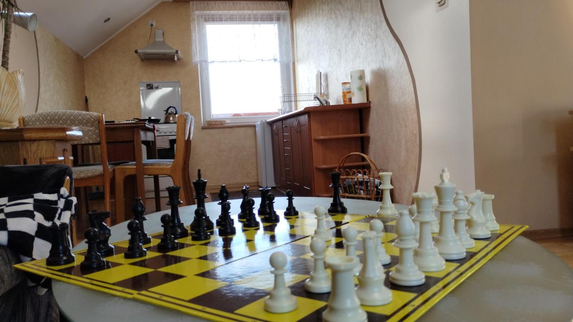 Apartment Chess *